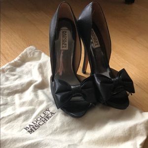Badgley Mischa black pump with bow